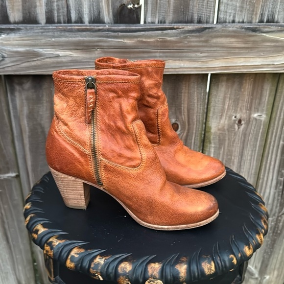 FRYE Paulina Artisan Ankle Heel Boots Brown Leather Bootie Side Zip, size 6 - Picture 1 of 6